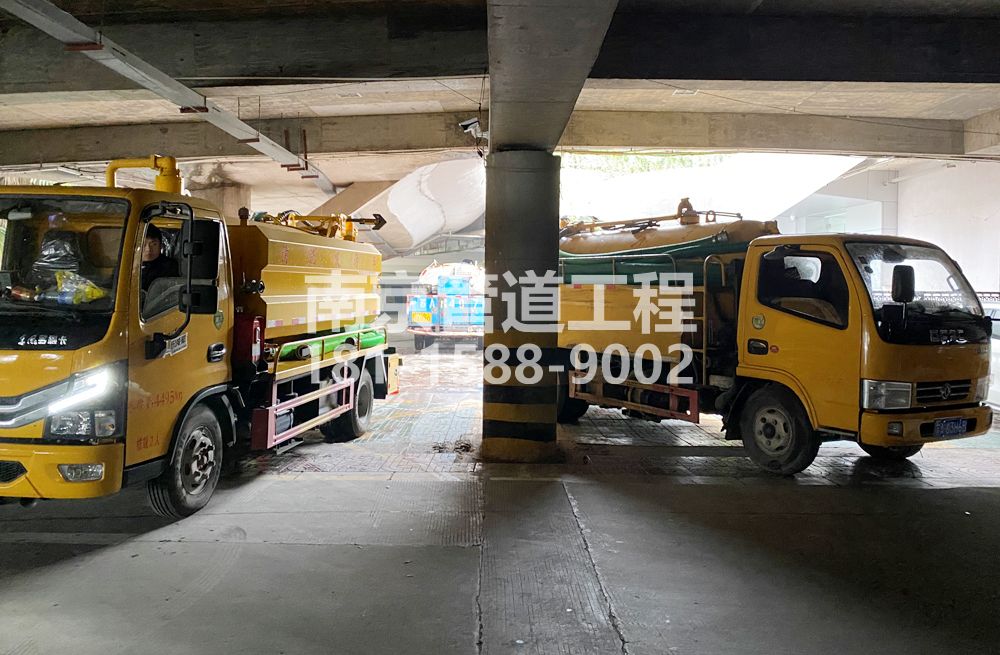 274月牙湖商场地下室化粪池清理